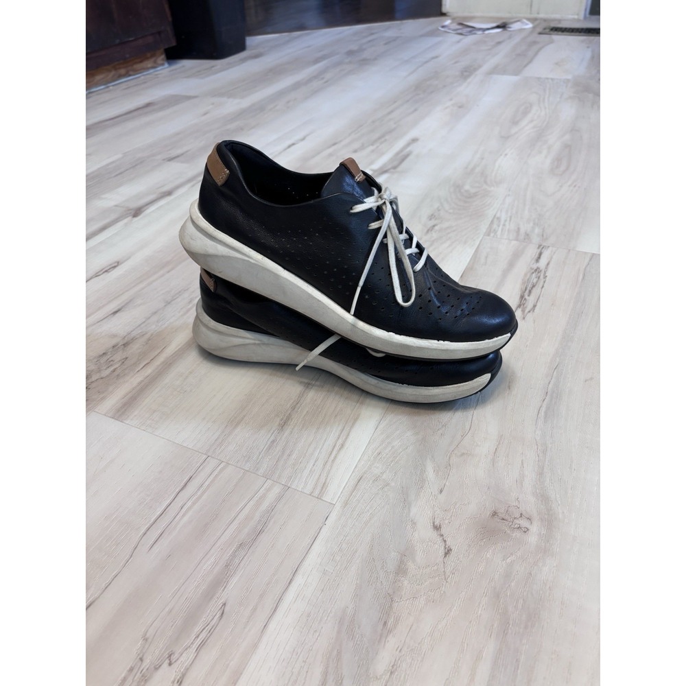 Clarks Un Rio Tie Women's Sneaker Black, Size 8M, leather, comfort, arch support - Picture 2 of 13